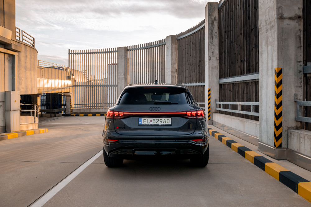 Audi SQ6 SUV e-tron